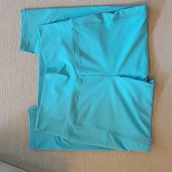 ZYIA ACTIVE robin's egg blue leggings in size 8 - 10. Capri length. Great cond. - Picture 2 of 7